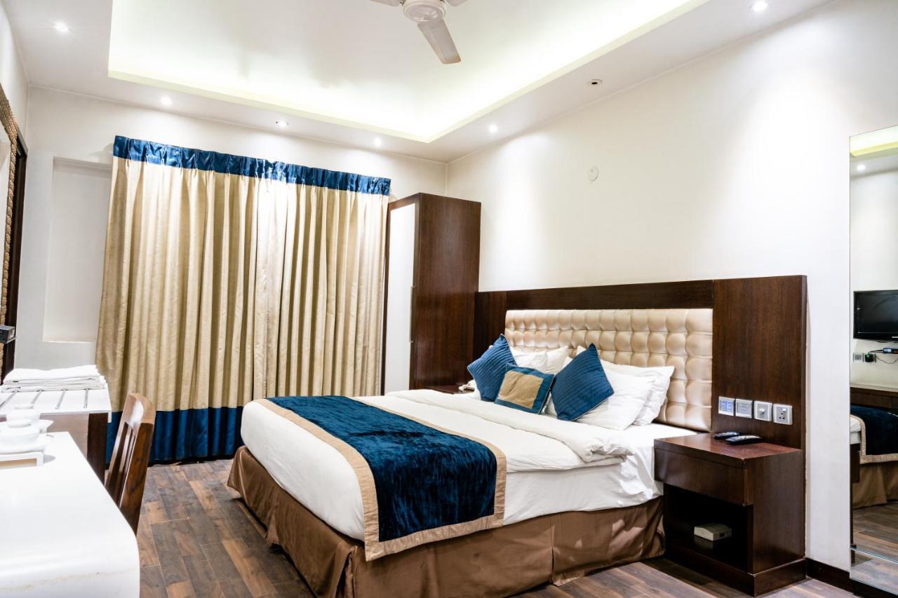 Hotel Grand Godwin - Complimentary Airport Pickup -Near Ndls Railway Stn Нью-Делі Екстер'єр фото