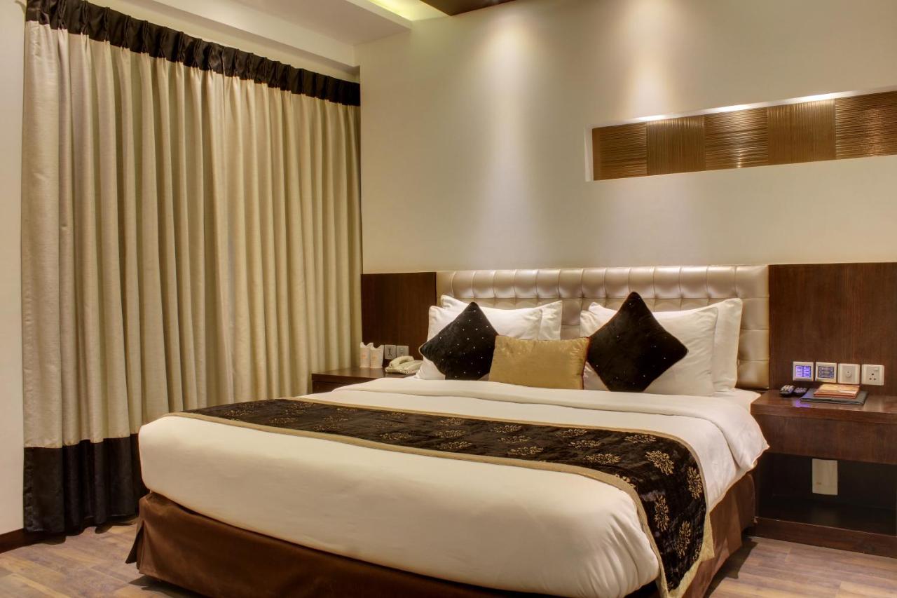Hotel Grand Godwin - Complimentary Airport Pickup -Near Ndls Railway Stn Нью-Делі Екстер'єр фото
