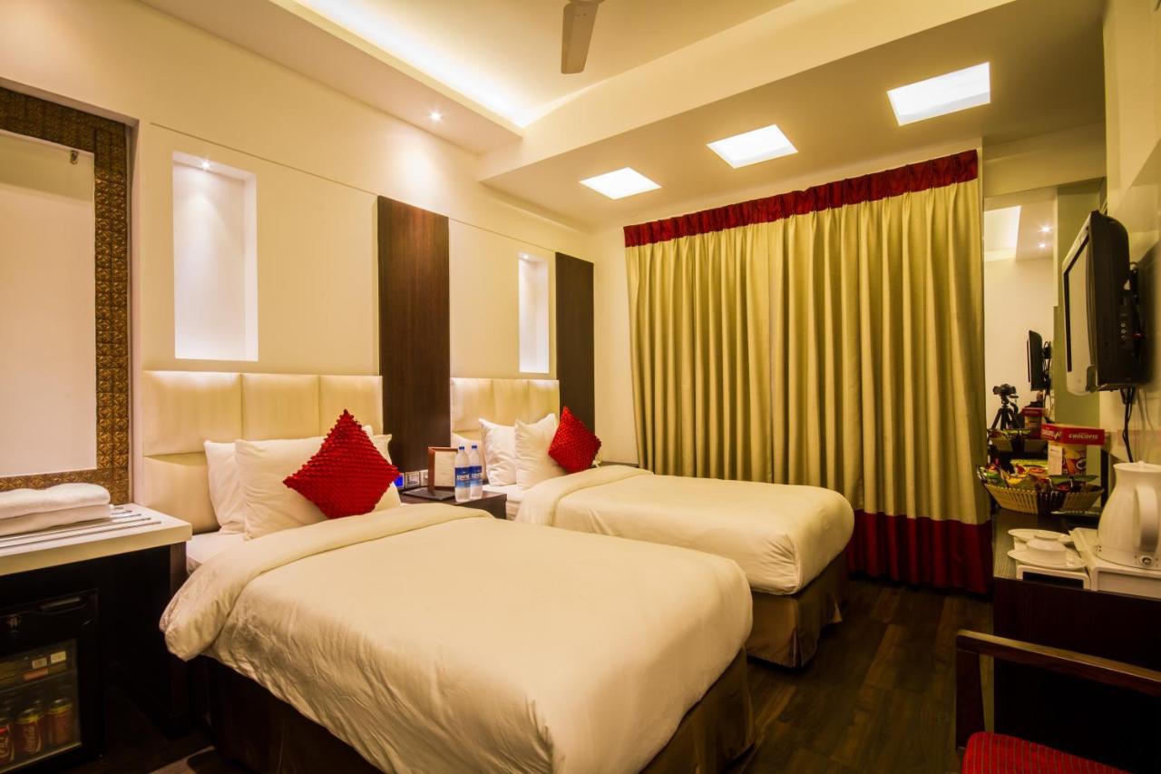 Hotel Grand Godwin - Complimentary Airport Pickup -Near Ndls Railway Stn Нью-Делі Екстер'єр фото