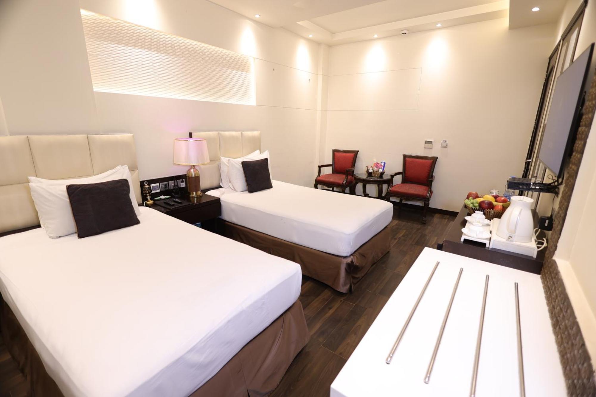 Hotel Grand Godwin - Complimentary Airport Pickup -Near Ndls Railway Stn Нью-Делі Екстер'єр фото