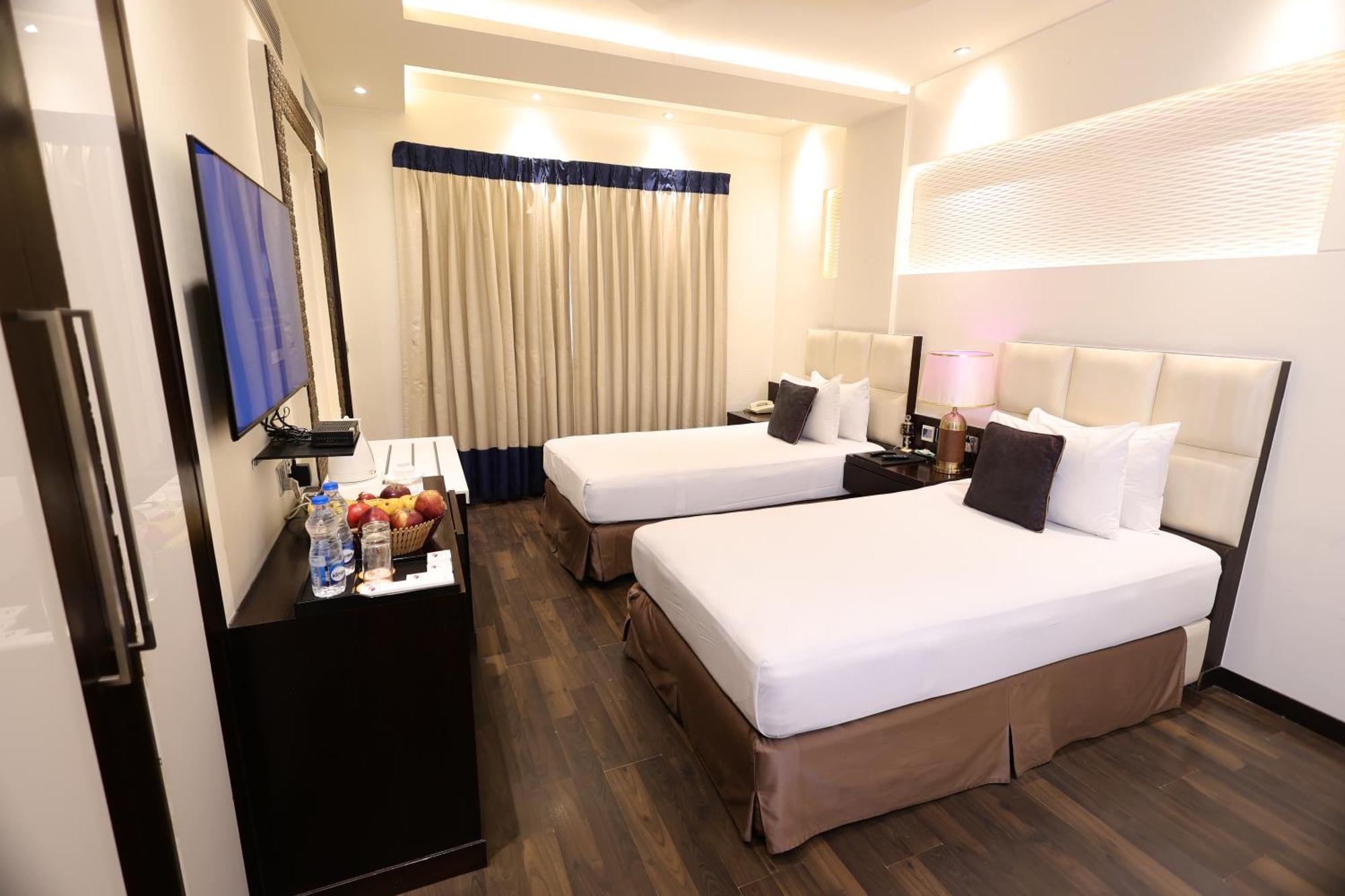 Hotel Grand Godwin - Complimentary Airport Pickup -Near Ndls Railway Stn Нью-Делі Екстер'єр фото