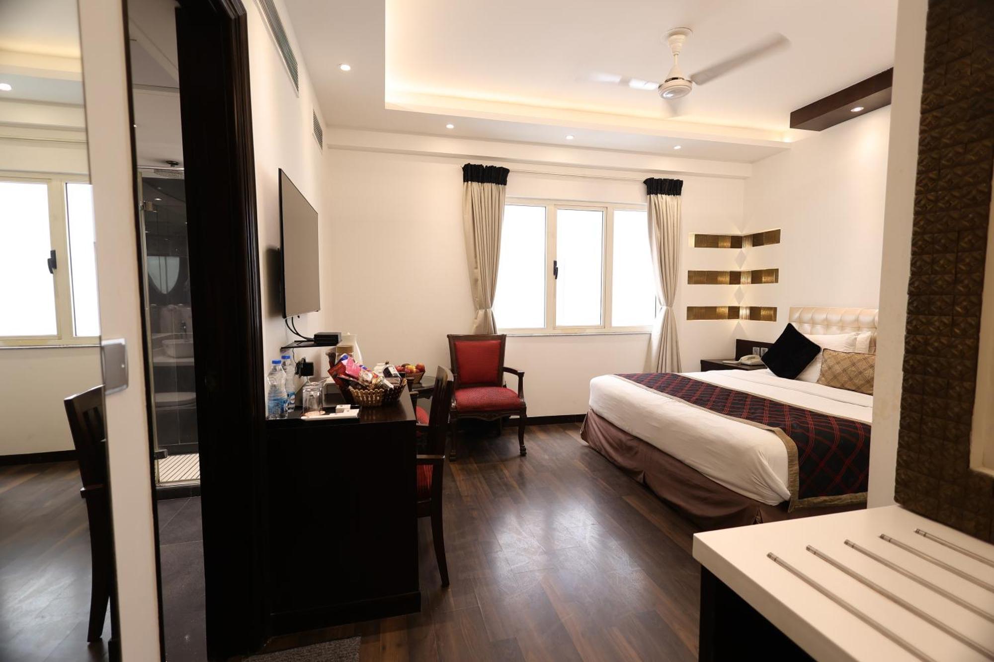 Hotel Grand Godwin - Complimentary Airport Pickup -Near Ndls Railway Stn Нью-Делі Екстер'єр фото