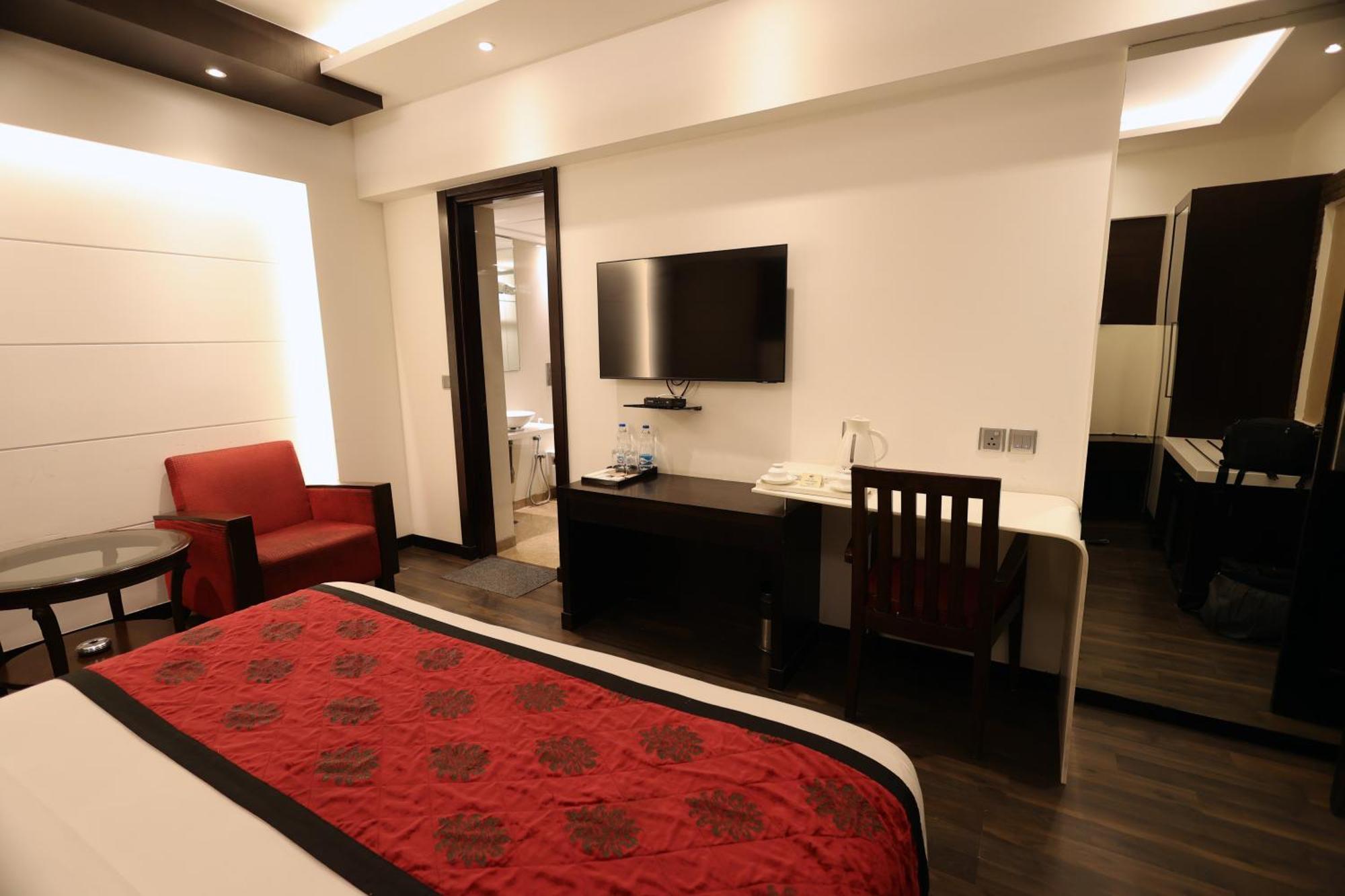 Hotel Grand Godwin - Complimentary Airport Pickup -Near Ndls Railway Stn Нью-Делі Екстер'єр фото