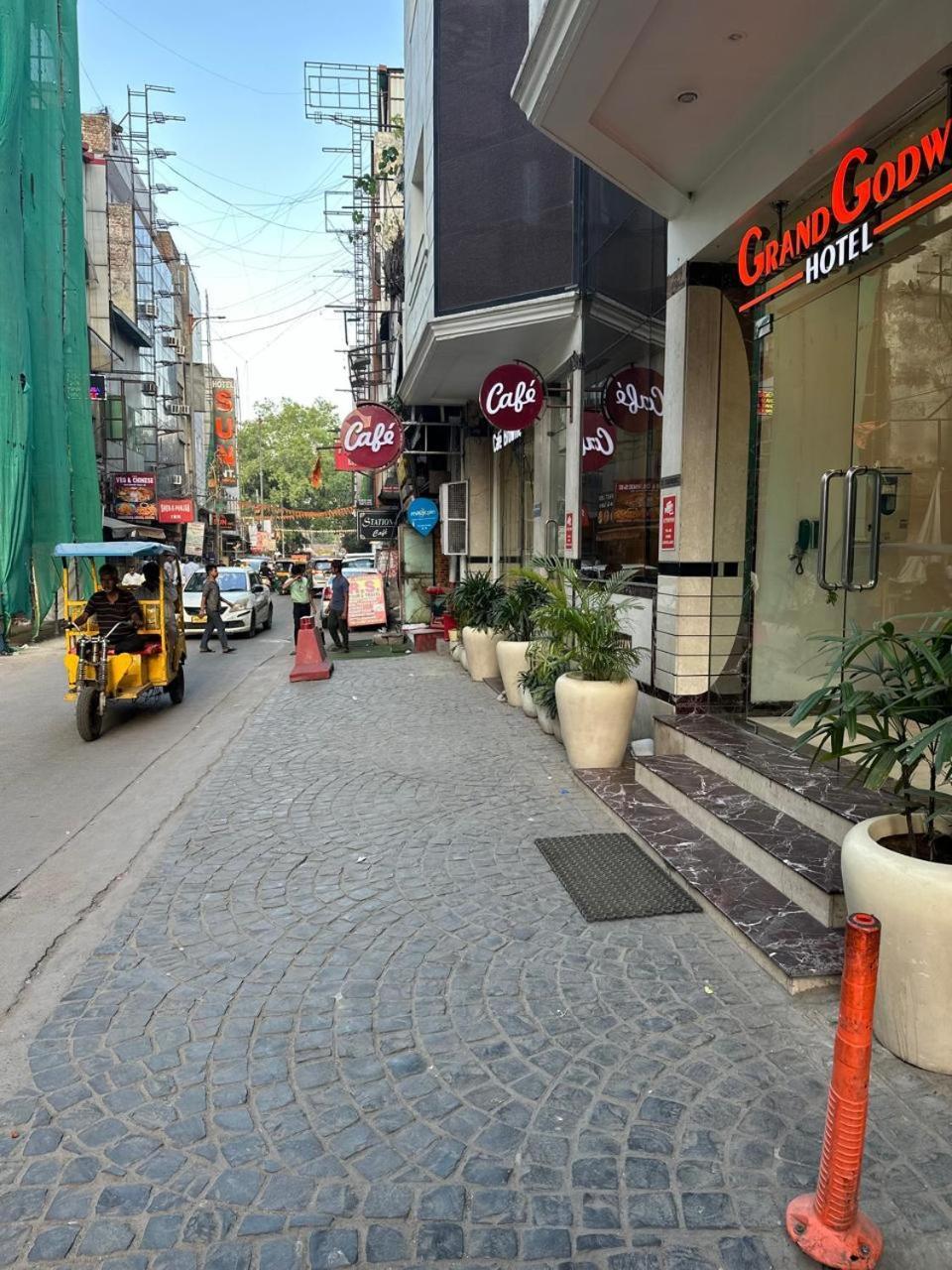 Hotel Grand Godwin - Complimentary Airport Pickup -Near Ndls Railway Stn Нью-Делі Екстер'єр фото