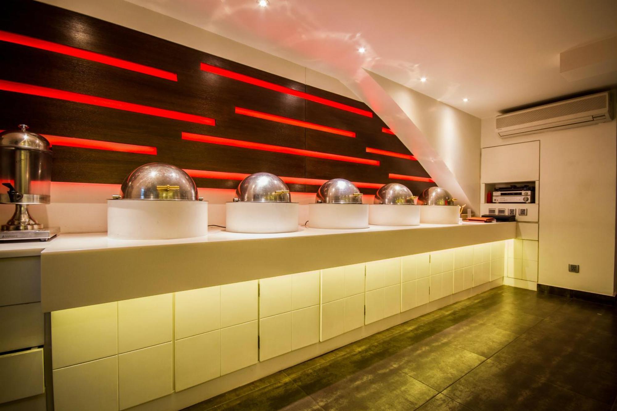 Hotel Grand Godwin - Complimentary Airport Pickup -Near Ndls Railway Stn Нью-Делі Екстер'єр фото