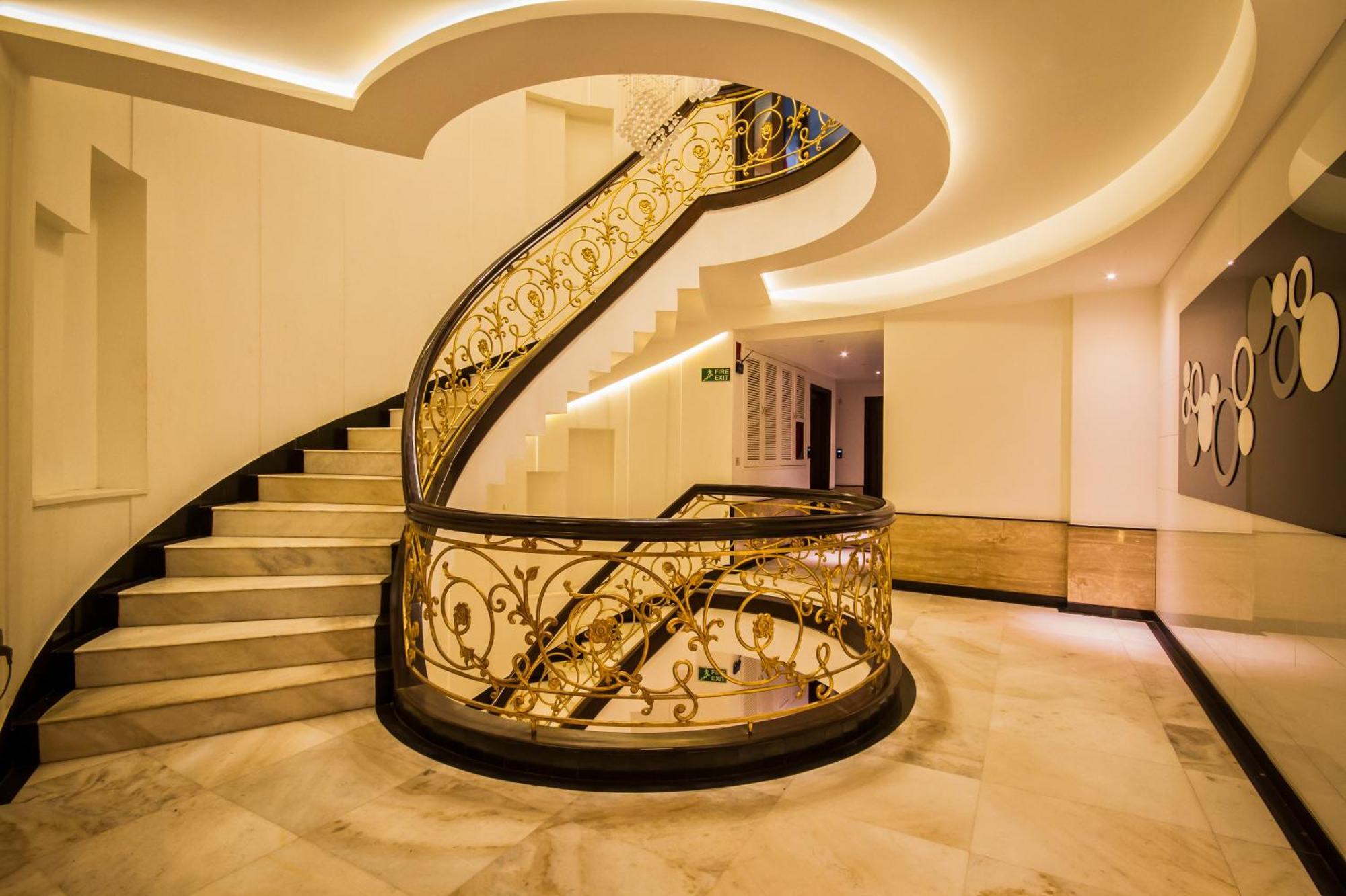 Hotel Grand Godwin - Complimentary Airport Pickup -Near Ndls Railway Stn Нью-Делі Екстер'єр фото