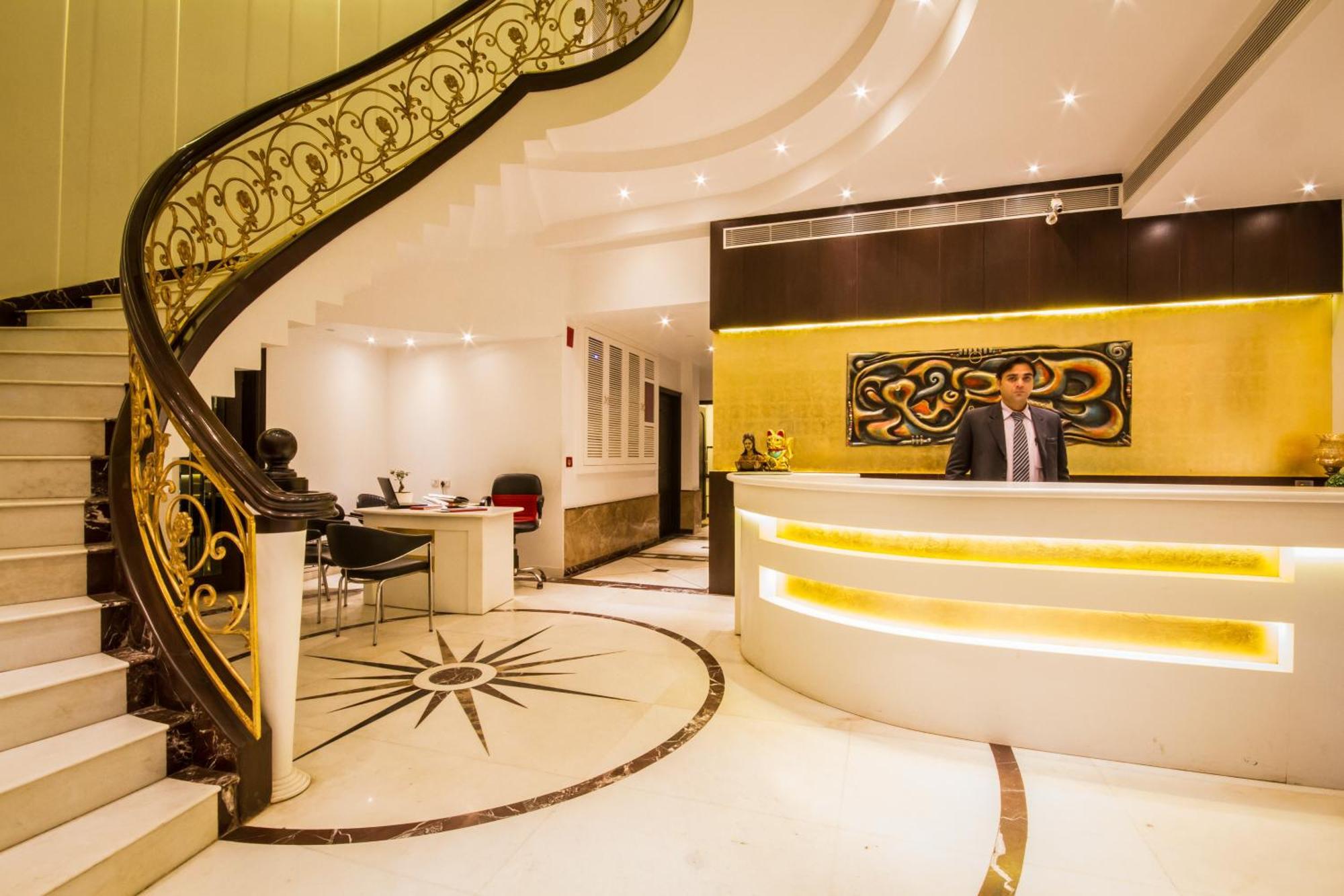 Hotel Grand Godwin - Complimentary Airport Pickup -Near Ndls Railway Stn Нью-Делі Екстер'єр фото