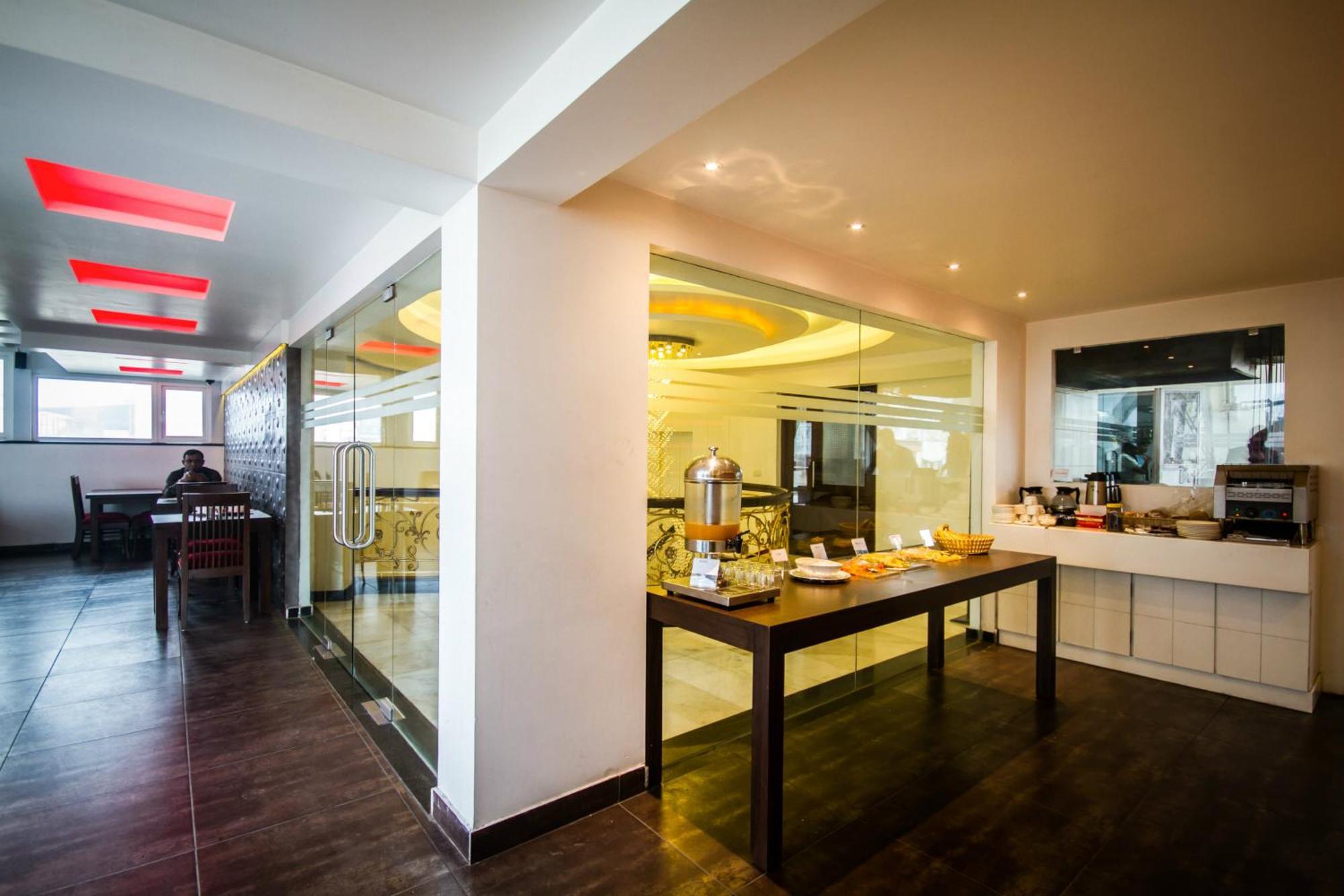 Hotel Grand Godwin - Complimentary Airport Pickup -Near Ndls Railway Stn Нью-Делі Екстер'єр фото