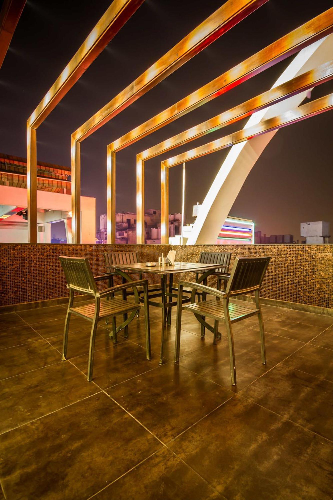 Hotel Grand Godwin - Complimentary Airport Pickup -Near Ndls Railway Stn Нью-Делі Екстер'єр фото