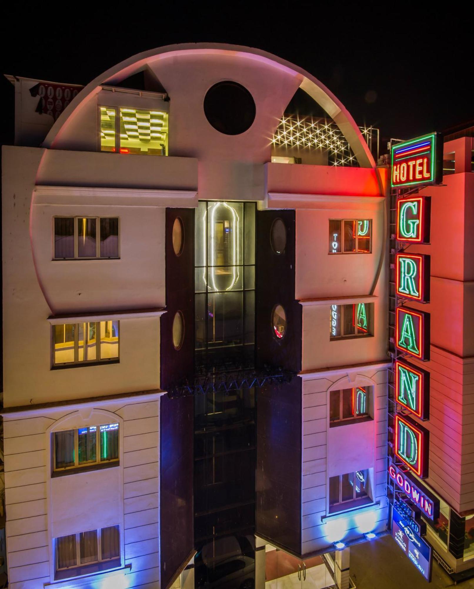 Hotel Grand Godwin - Complimentary Airport Pickup -Near Ndls Railway Stn Нью-Делі Екстер'єр фото