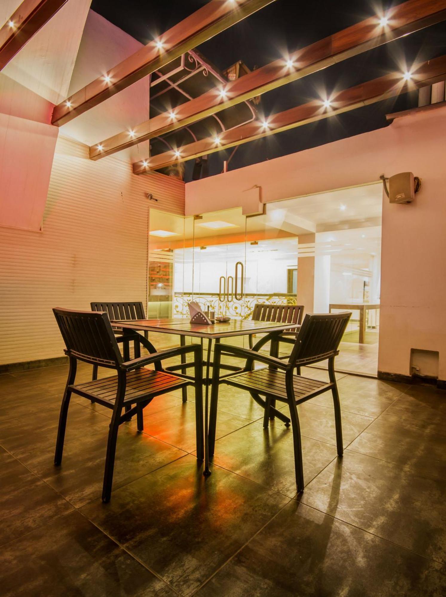 Hotel Grand Godwin - Complimentary Airport Pickup -Near Ndls Railway Stn Нью-Делі Екстер'єр фото
