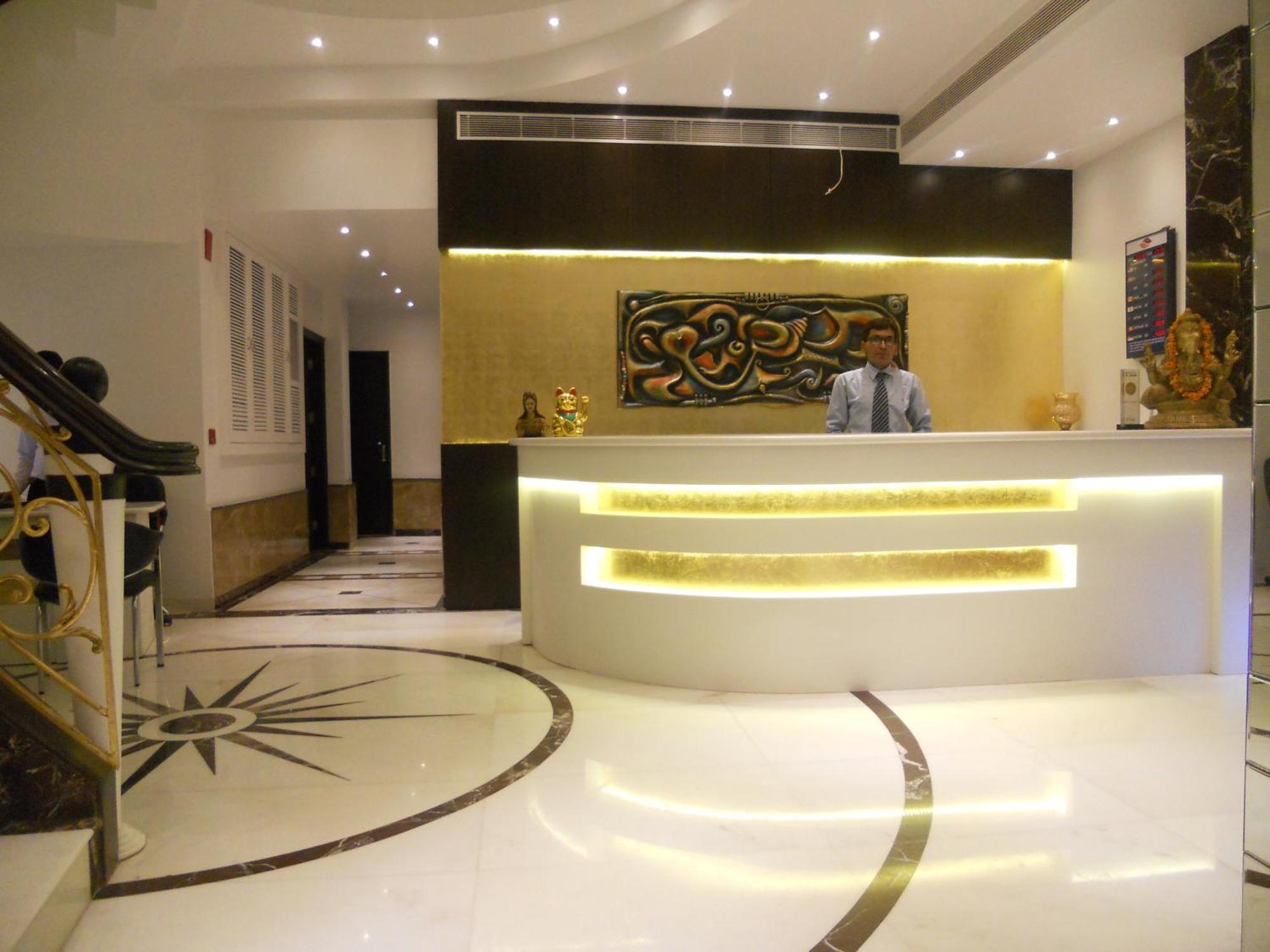 Hotel Grand Godwin - Complimentary Airport Pickup -Near Ndls Railway Stn Нью-Делі Екстер'єр фото