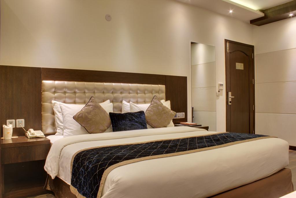 Hotel Grand Godwin - Complimentary Airport Pickup -Near Ndls Railway Stn Нью-Делі Екстер'єр фото