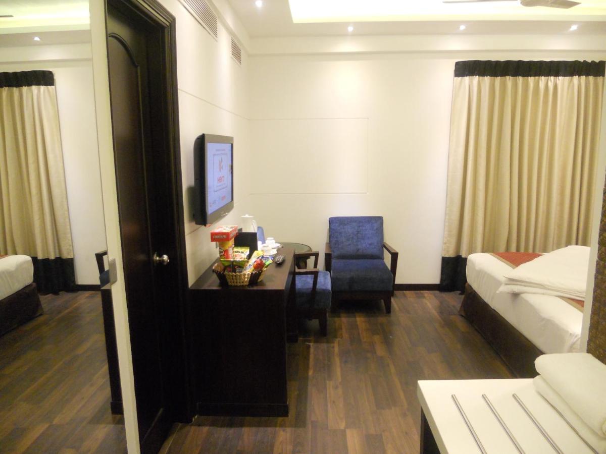 Hotel Grand Godwin - Complimentary Airport Pickup -Near Ndls Railway Stn Нью-Делі Екстер'єр фото